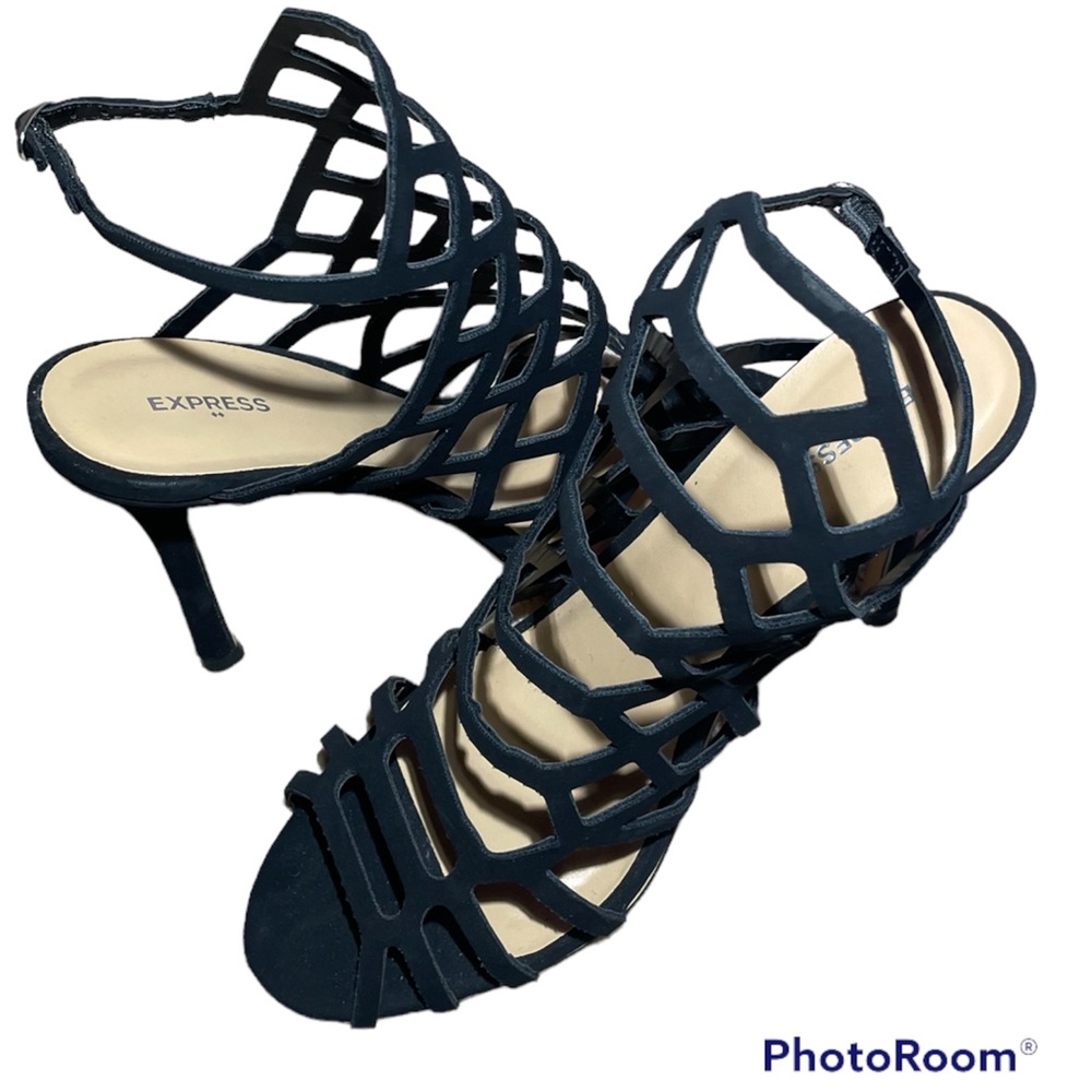 BLACK STRAPY HEELS